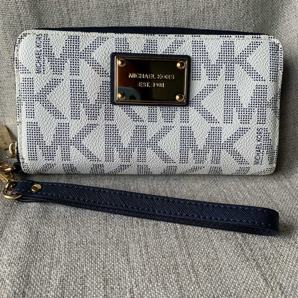 BRAND NWOT Michael Kors Wristlet